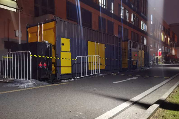 沿河柴油发电机组的输出电压是如何调节的？