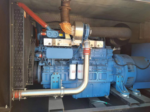 沿河燃油消耗率与进气温度的具体关系是什么？