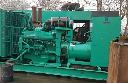 沿河发电机组如何判断水冷式机油散热器内部是否需要清洗？